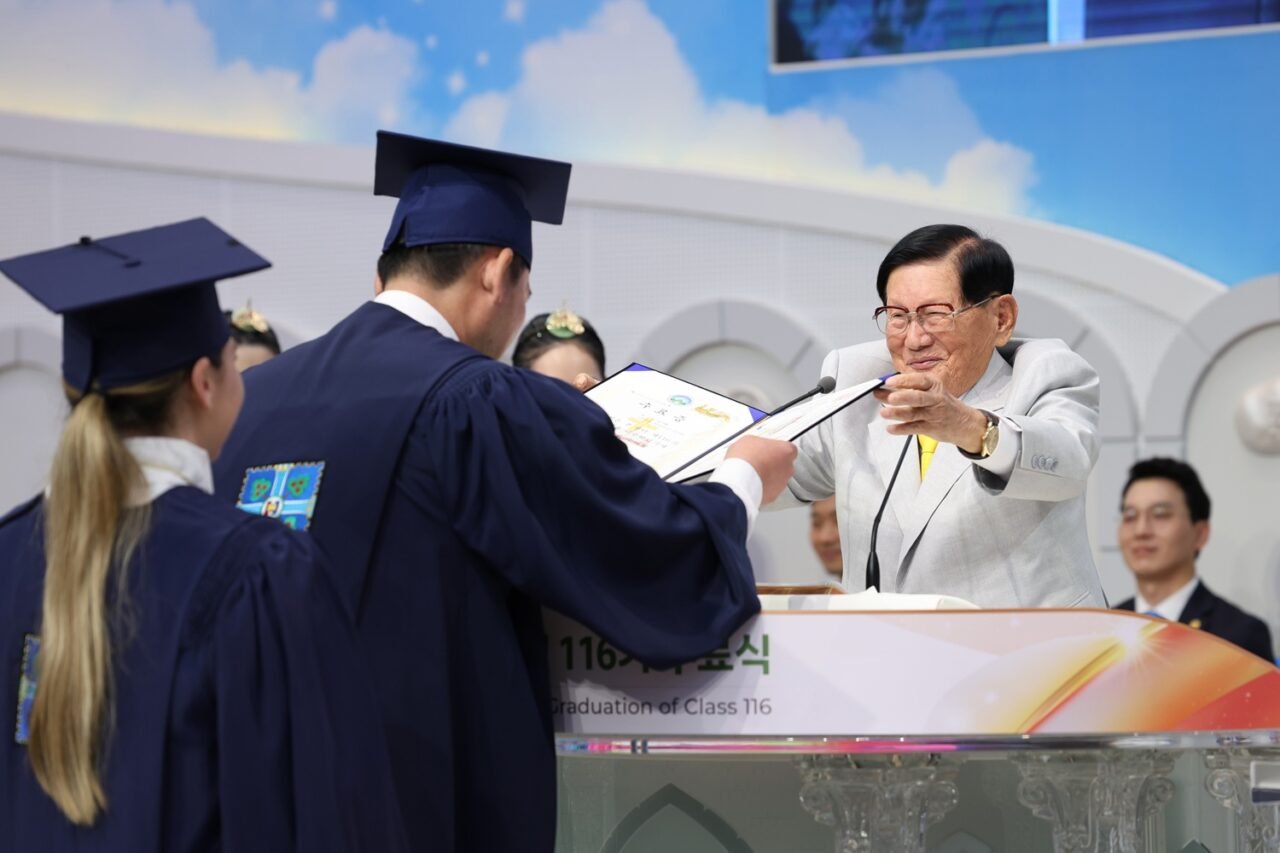 Más de 59.000 personas se gradúan del programa bíblico de Shincheonji