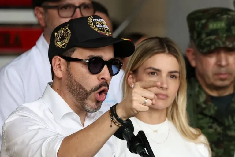 Presidente de Colombia pide a Trump suspender aranceles para aliviar a empresarios tras el terremoto