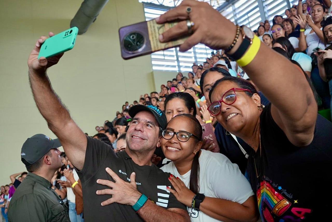 Con aprobación del 88%, Char es el alcalde mejor calificado de Colombia
