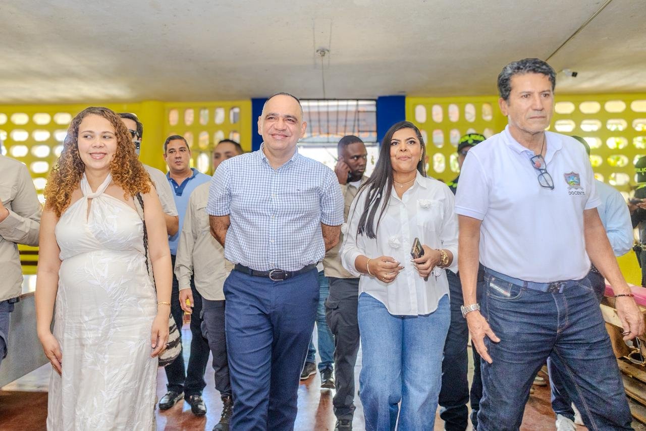 Entregan moderno laboratorio de robótica a la IED Técnica de Minca