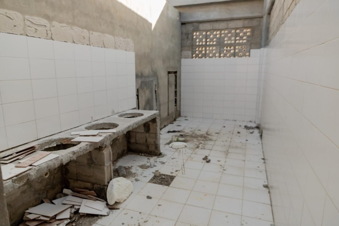 El colegio que nunca abrió, está en ruinas y hoy es un vergonzoso elefante blanco en la zona turística de Taganga