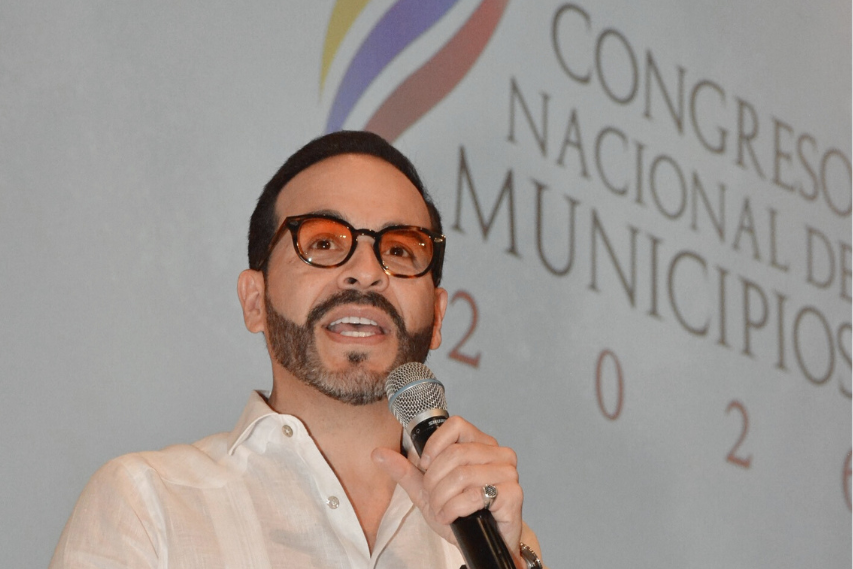 Barreras, De La Espriella y Valencia hablaron de sus propuestas ante alcaldes y gobernadores