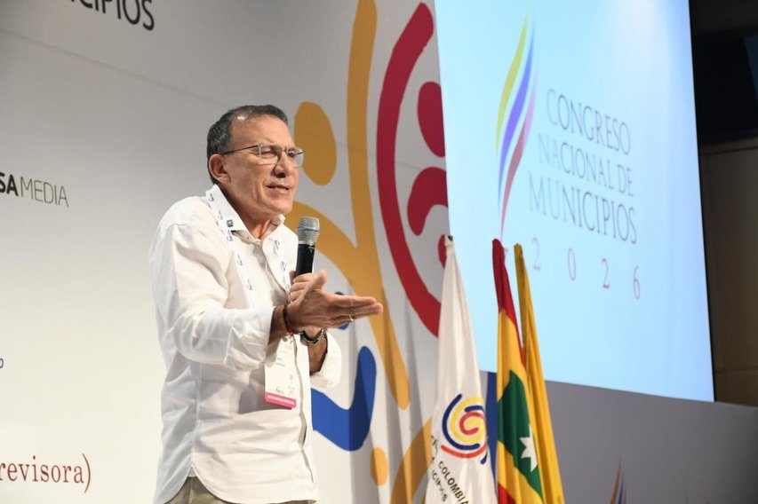 Barreras, De La Espriella y Valencia hablaron de sus propuestas ante alcaldes y gobernadores