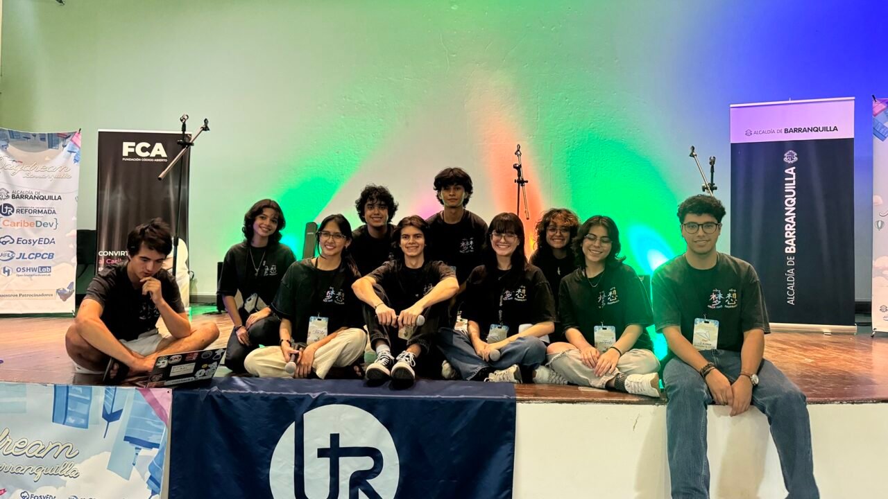 3 estudiantes de la Humboldt ganan 1er puesto en Daydream Barranquilla 2025