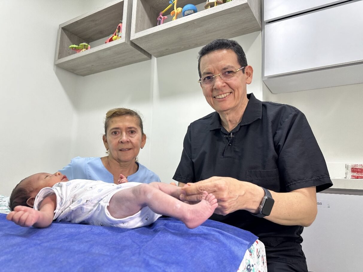 Cura para los pies torcidos de recién nacidos: esperanza de una vida normal