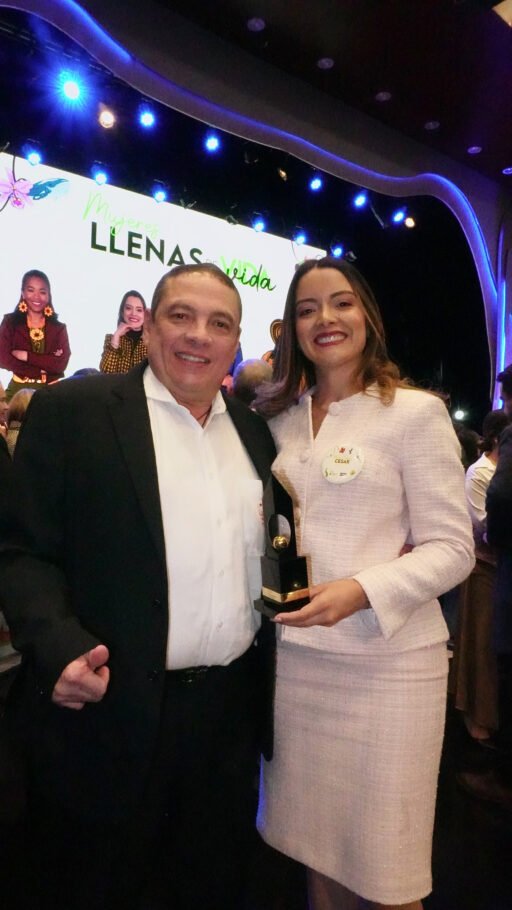 La Gestora Cultural Julieth Peraza recibe reconocimiento como Mujer Cafam Cesar 2026