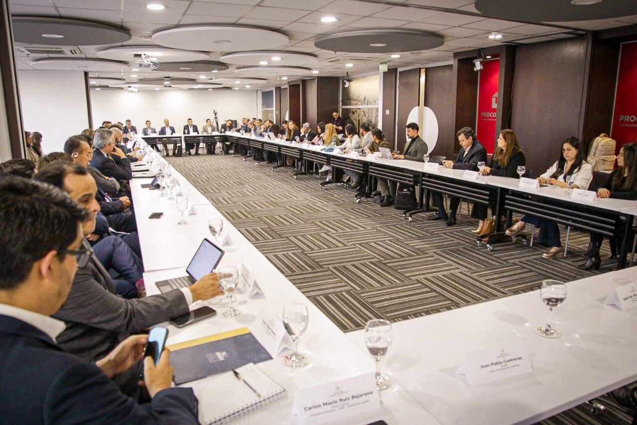 Gobierno dialoga con exportadores ecuatorianos en busca de salidas a la crisis en relación bilateral