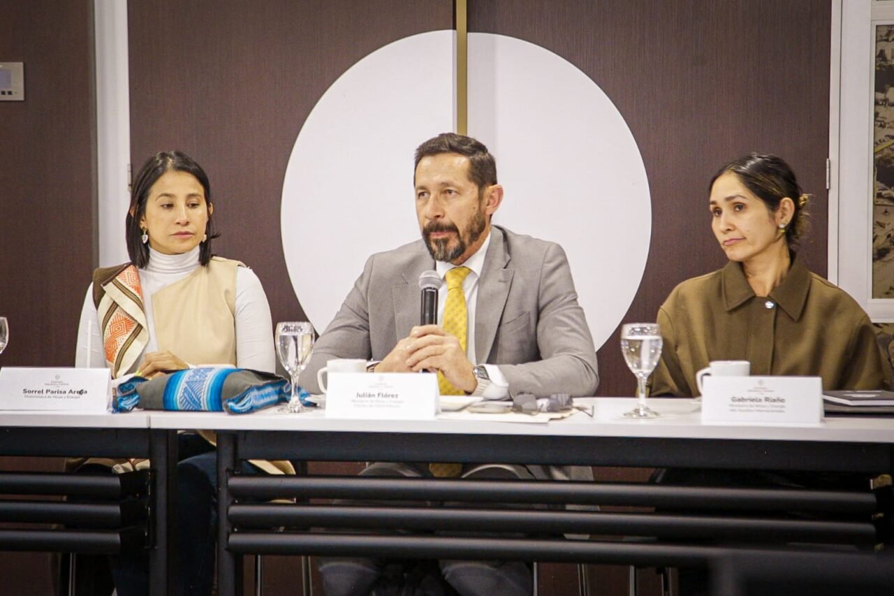 Gobierno dialoga con exportadores ecuatorianos en busca de salidas a la crisis en relación bilateral