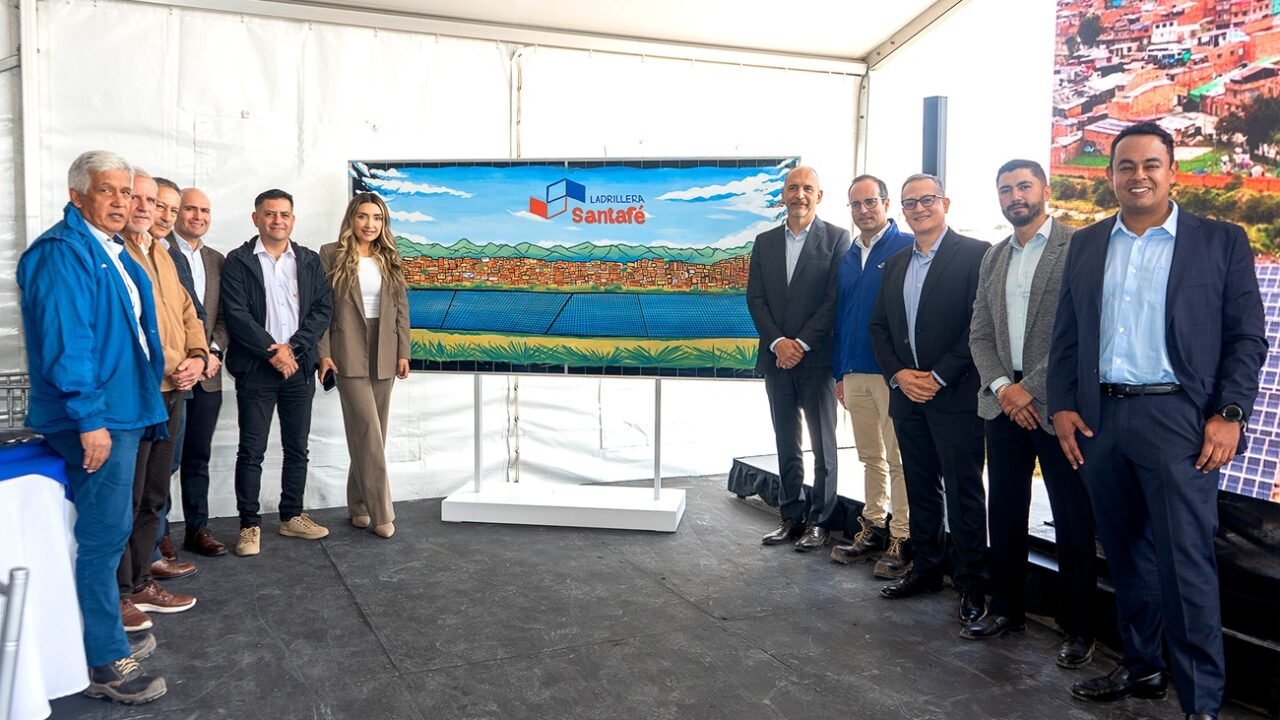 Inauguran uno de los Parques Solares de autogeneración industrial más grandes