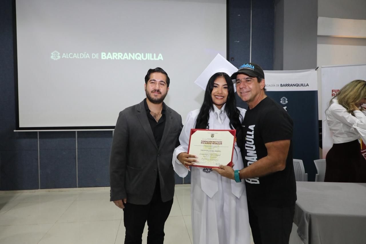 Barranquilla: 90 mujeres se gradúan como técnicas laborales en Cosmetología y Estética Integral