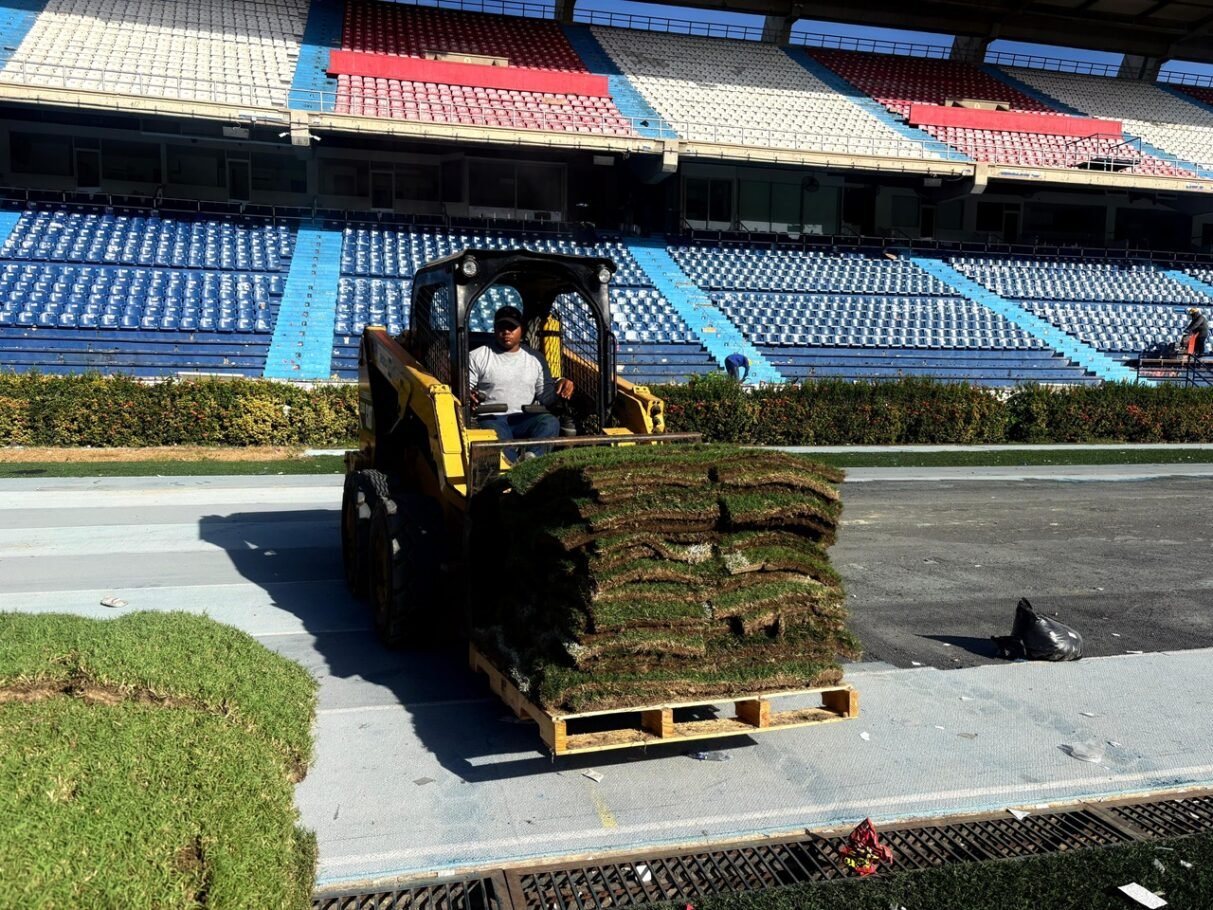 Nueva vida para la grama del Metropolitano de Barranquilla