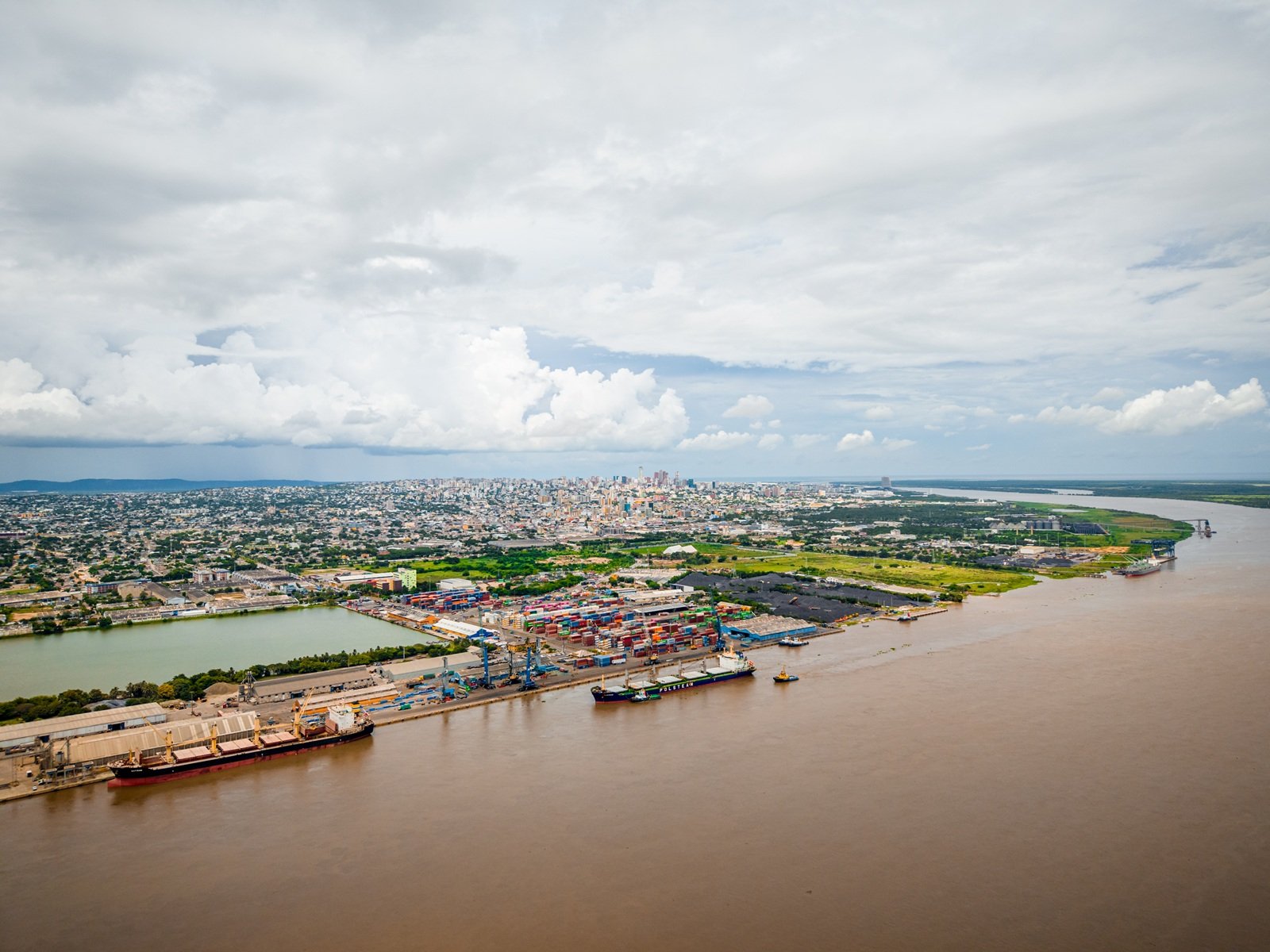 Suben exportaciones e importaciones por puerto de Barranquilla en 1er semestre