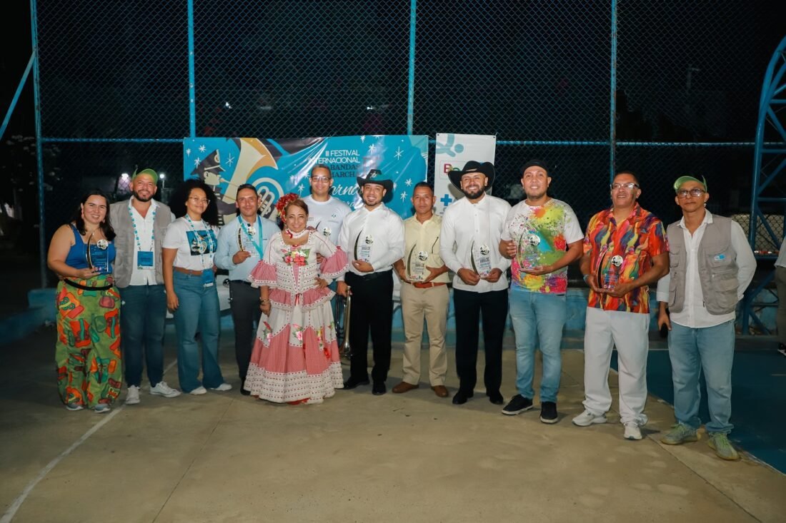 La magia carnavalera se tomó la calle 84 en la Noche de Faroles y Tambores