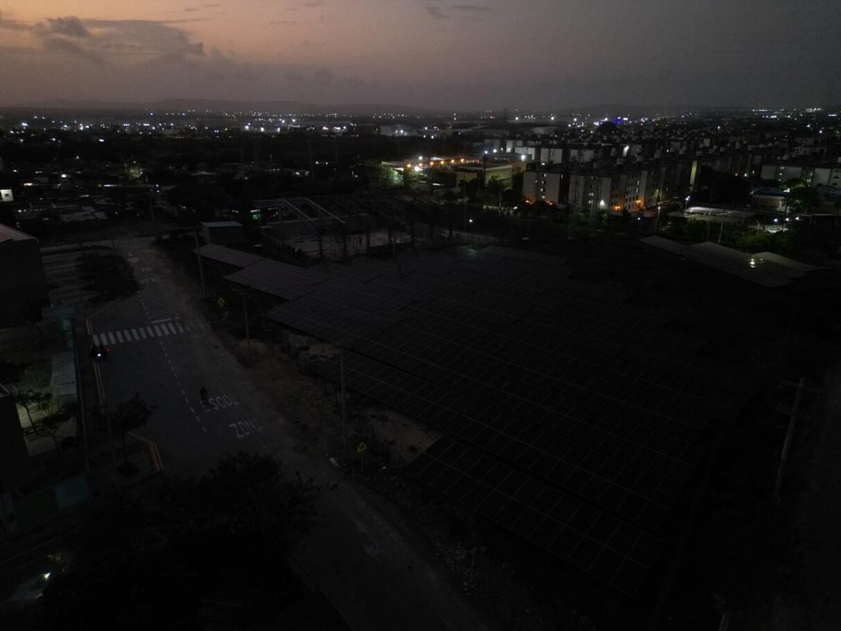 Barranquilla: alumbrado público se extiende al sector de la IED San Luis, en Las Gardenias