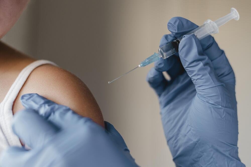 Expertos recomiendan testeo y vacunación contra la influenza