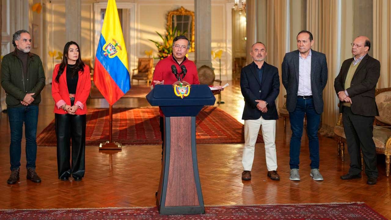 Habrá nuevo decreto manteniendo el salario vital, anuncia Presidente Petro