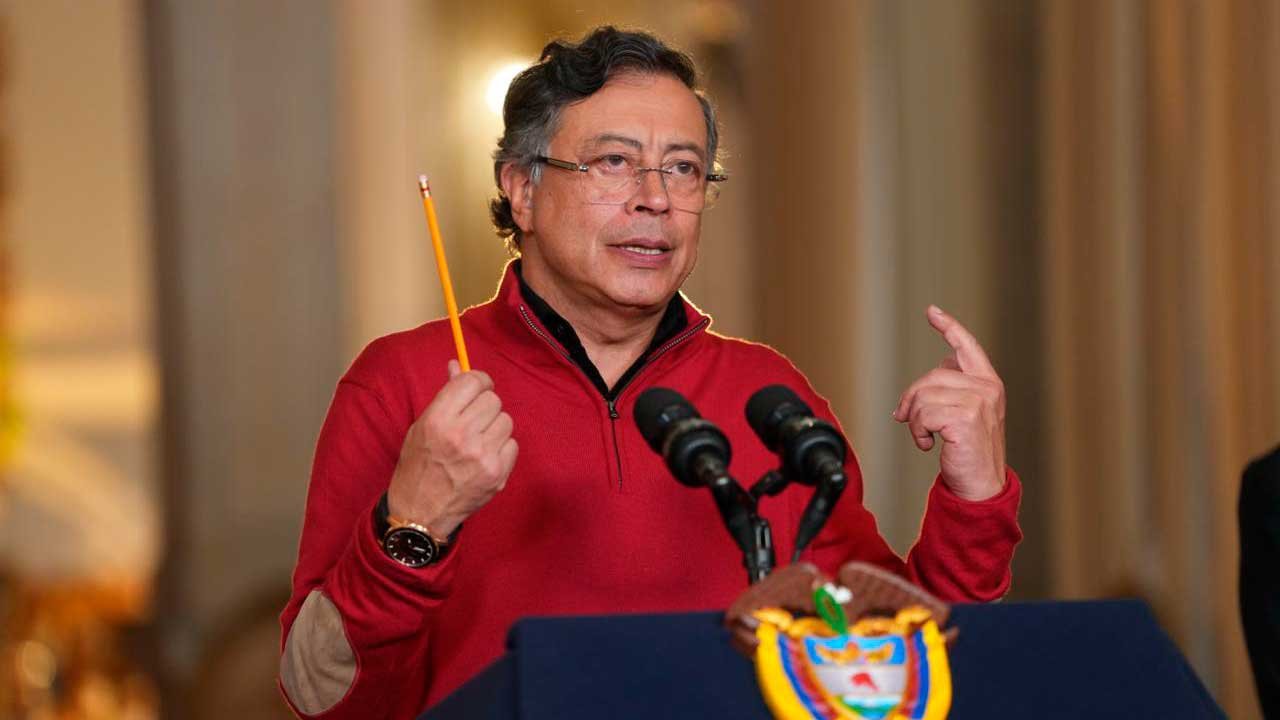 Habrá nuevo decreto manteniendo el salario vital, anuncia Presidente Petro