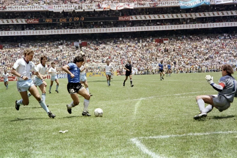 A 40 años del doblete eterno de Maradona, la gloria es de Messi