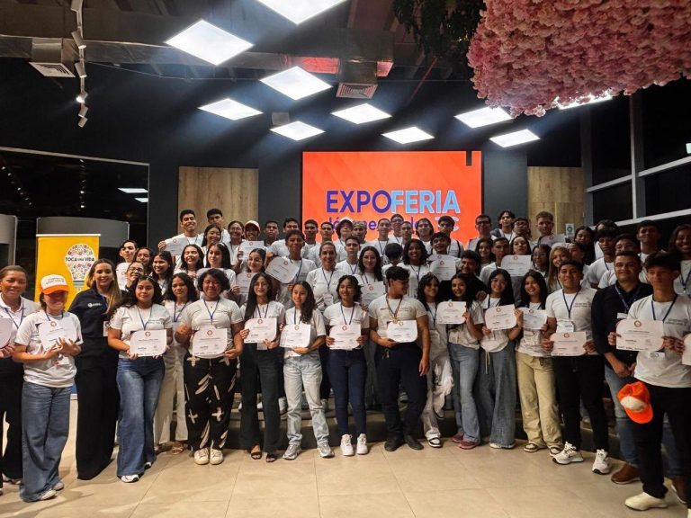 Abierta convocatoria para 130 becas gratuitas en tecnología dirigidas a jóvenes de Barranquilla