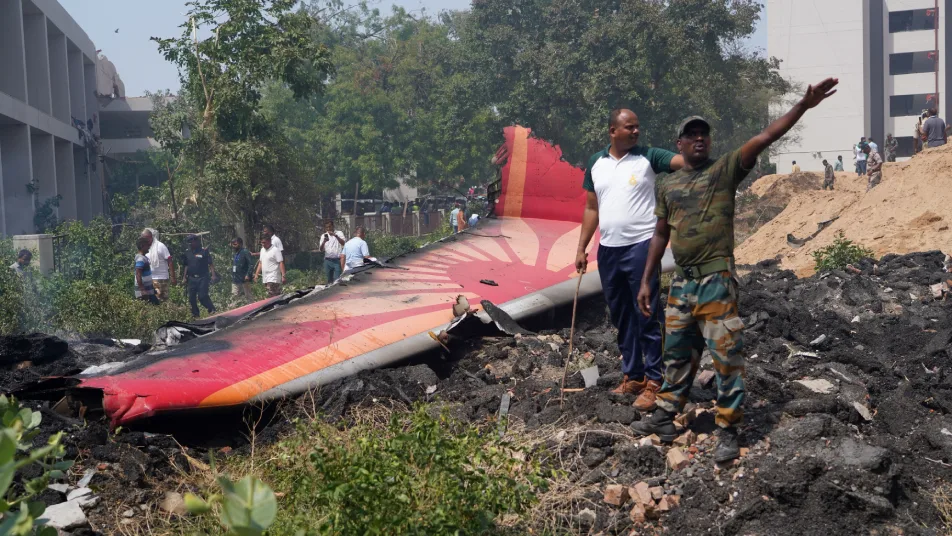 Accidente aéreo en la India: recuperados 204 cuerpos, hay un sobreviviente