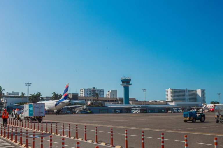 Aeropuerto de Cartagena proyecta alta operación aérea en Semana Santa 2026