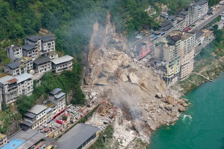 Al menos ocho muertos y más de 30 desaparecidos por un alud en China