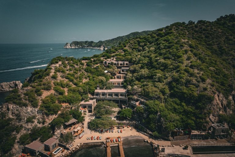 Al pie de la bahía de Santa Marta abre sus puertas Perla Roca