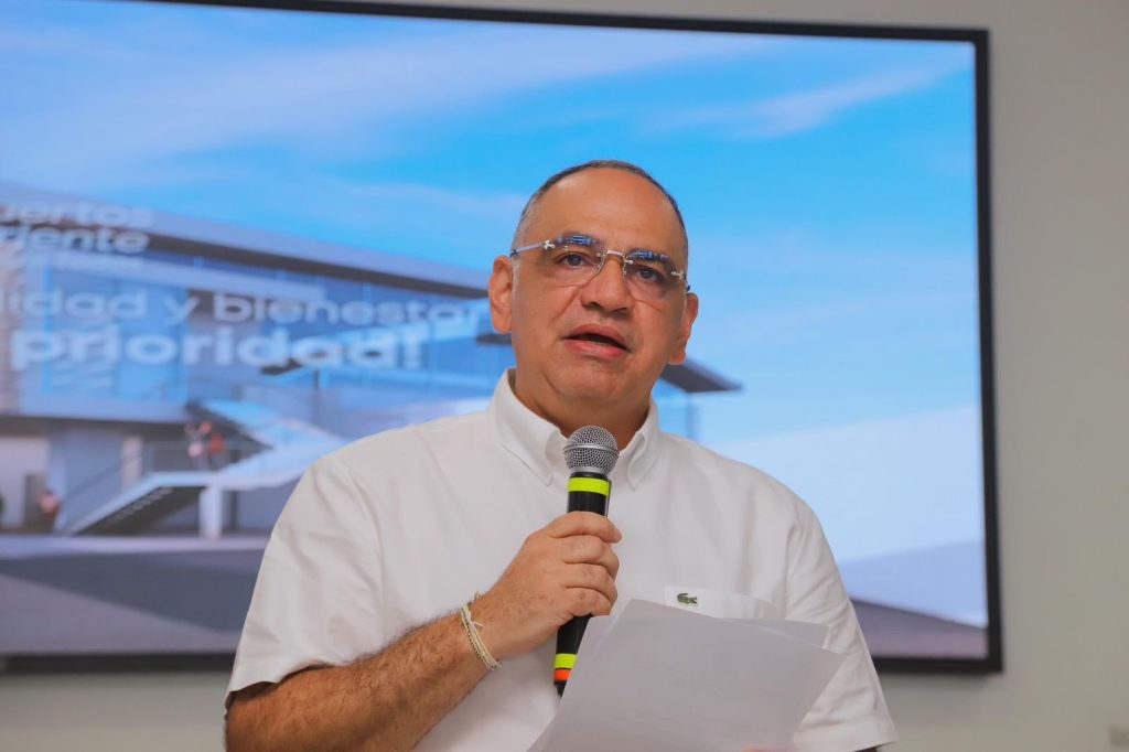 Alcalde Carlos Pinedo Cuello denunció penalmente a Carlos Caicedo y a Rafael Martínez