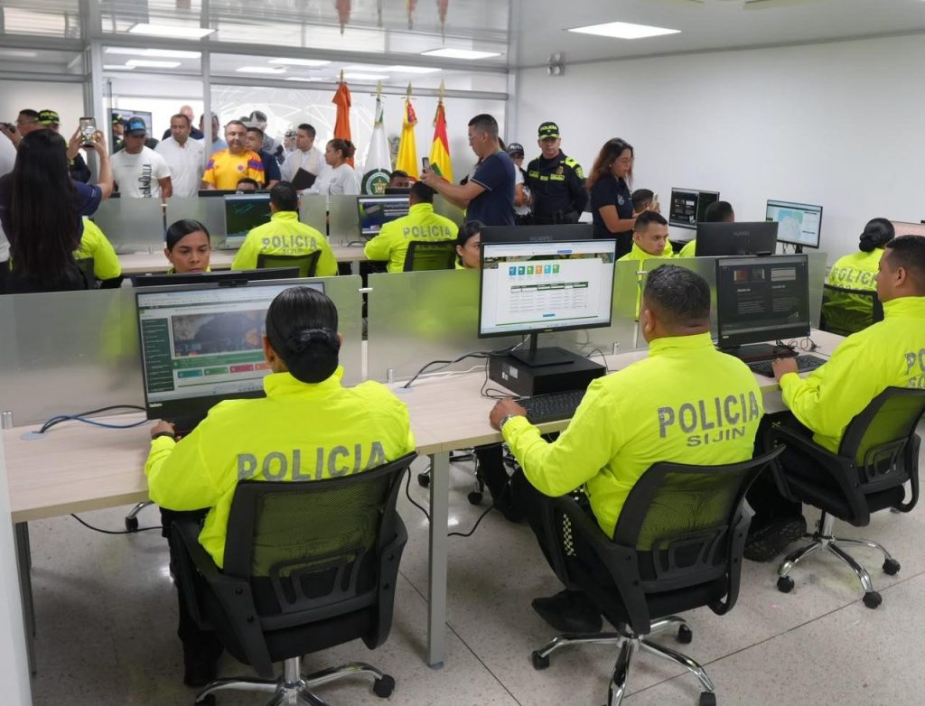 Alcalde Char entrega a la Policía Centro Local de Análisis Criminal para ¡SEGUIR DÁNDOLE DURO A LOS BANDIDOS!