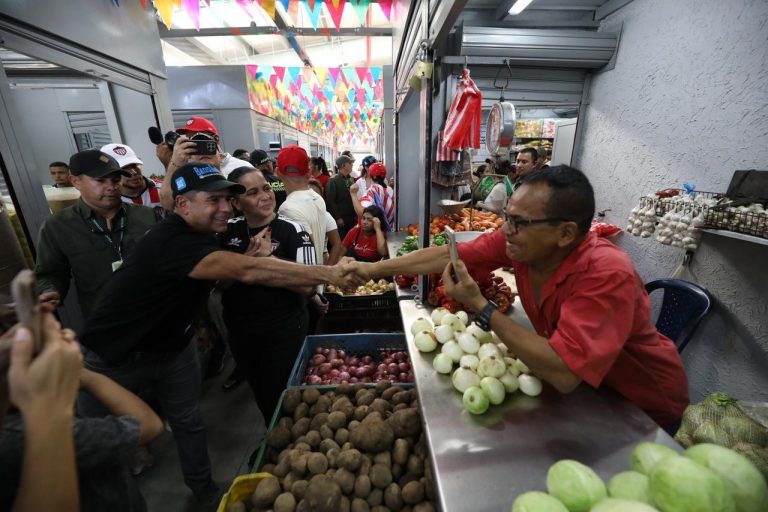 Alcalde Char entrega fase 3 del mercado El Playón y dignifica el trabajo de 163 familias 