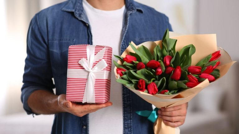 Amor y amistad 2025: cuatro consejos para que tus regalos lleguen a tiempo