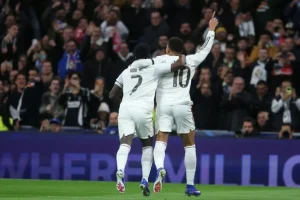 Arsenal sella boleto a octavos de Champions, PSG y City se complican