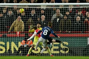 Arsenal ya siente el aliento del Manchester City