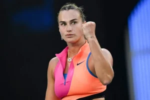 Aryna Sabalenka gana al abrir el Australian Open y logra la selfie soñada con Roger Federer