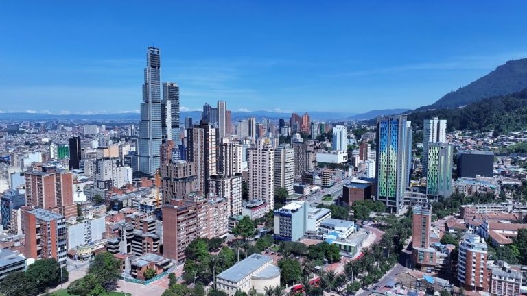 Así se mueve la vivienda en 2025: ventas suben 47,5% y tasas bajan 3,8 puntos