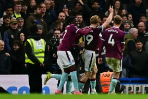 Aston Villa y Chelsea tropiezan en su camino hacia la Champions
