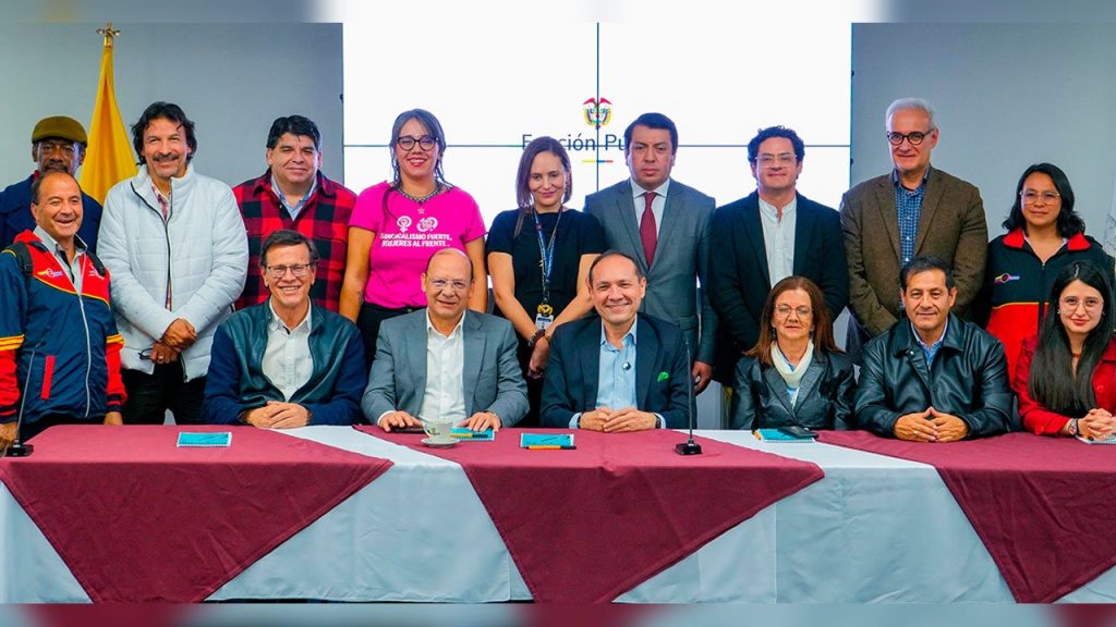 Aumento del 7 % en salario para trabajadores estatales en 2025