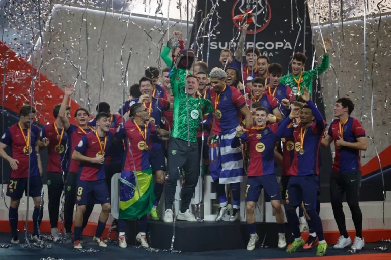 Barcelona golea al Real Madrid y se corona campeón de la Supercopa