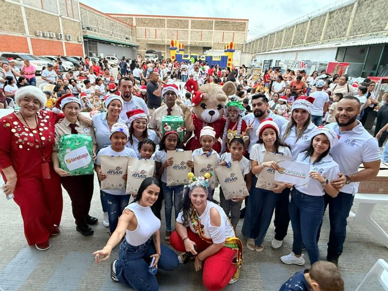 Barranquilla: 500 niños del barrio Las Malvinas recibieron regalo de Navidad