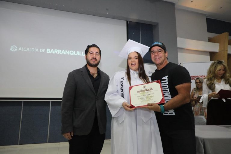 Barranquilla: 90 mujeres se gradúan como técnicas laborales en Cosmetología y Estética Integral