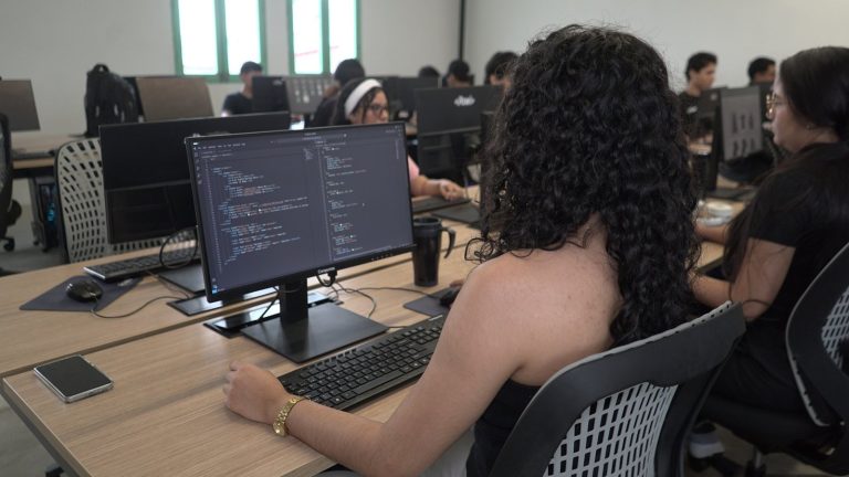 Barranquilla abre convocatoria 2026 para entrenamiento en desarrollo de software