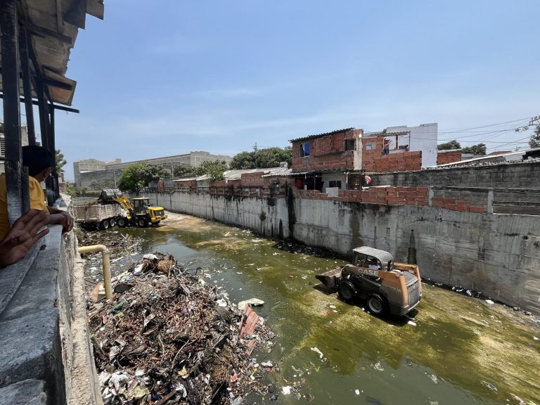 Barranquilla: limpian más de 4 kilómetros del arroyo Don Juan, previo a la época invernal