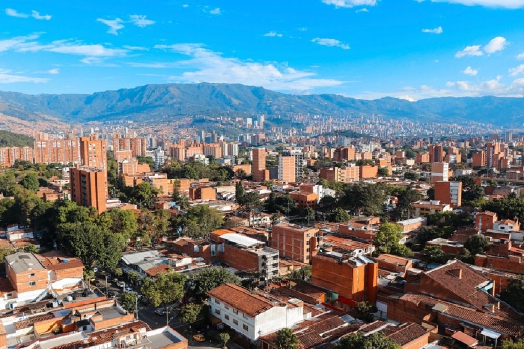 Burgerville Medellín 2025. ¿Cuántas transacciones se esperan?