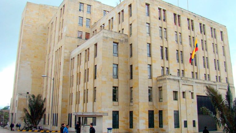 Buscan repatriar $125 billones invertidos por fondos privados de pensiones en el exterior