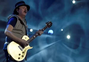 Carlos Santana pospone varios conciertos por el covid-19