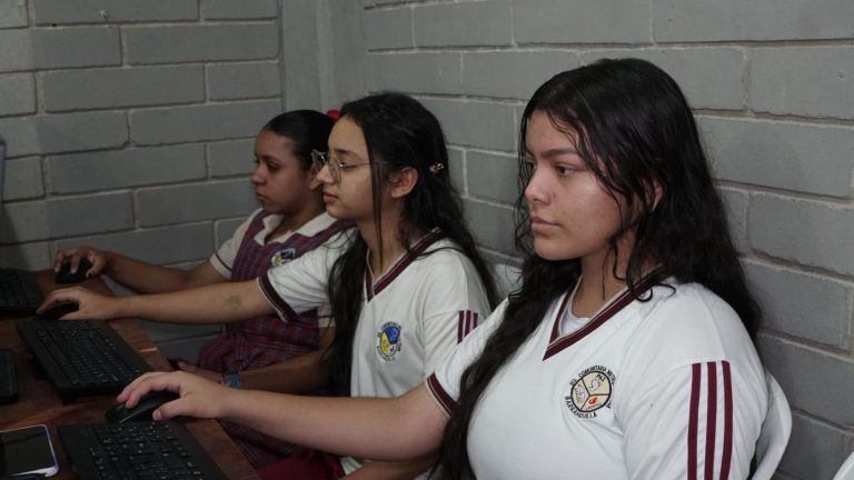 Cerca de 200 mil esudiantes regresaron a clases este lunes en Barranqilla