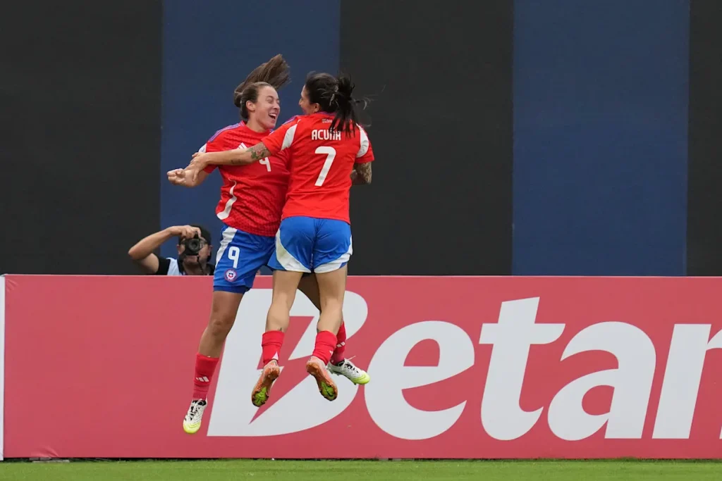 Chile debuta con goleada ante Perú en la Copa América Femenina