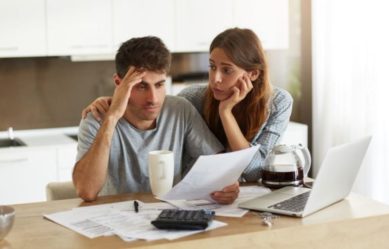 Chilenos viven panorama financiero complejo: inflación sigue dominando preocupación de los consumidores.