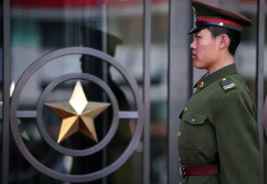 China advierte a EEUU de un apocalipsis al estilo “Terminator” por el uso militar de la IA