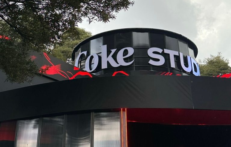 Coca-Cola lleva “Nos Une El País Que Queremos” a Cordillera 2025: energía solar y reciclaje en acción